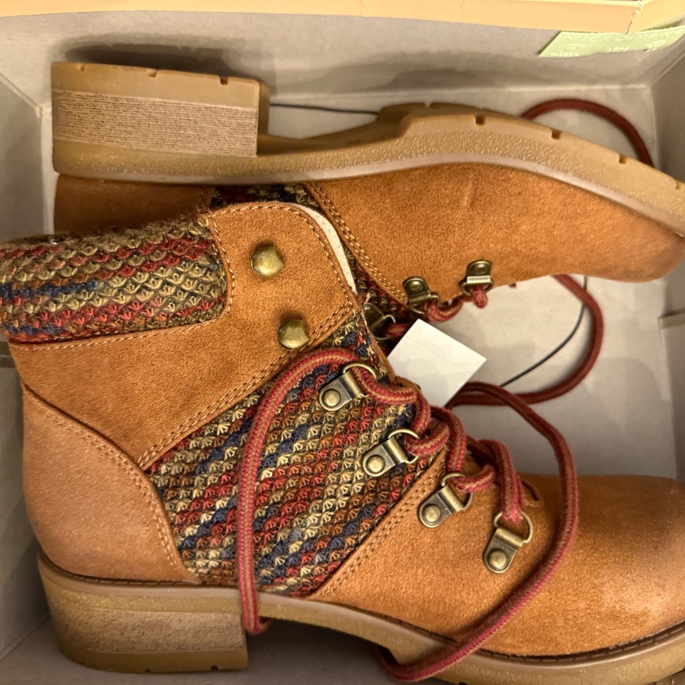 Women's Tan and Multicolor Lace-Up Boots